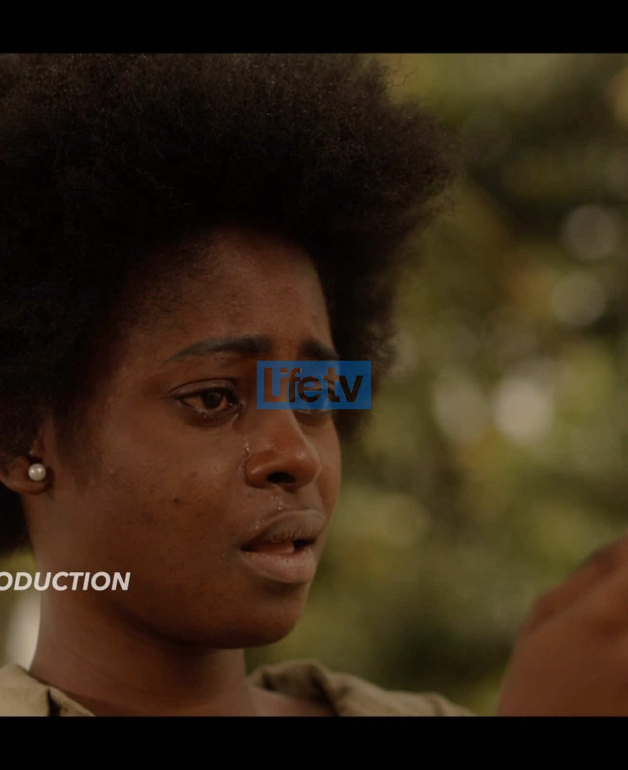 Le pro a zayé ▶Diffusion : lundi au vendredi à 20H30 sur Life TV et sur la TV d'Orange CI. 🔁Rediffusion en semaine : lundi au vendredi à 9H30 | 15H30 | 23H30 🔁Marathon de la semaine : samedi à 17H00 I dimanche à 21H00 📱En live partout dans le monde sur #lifeplay  📺TNT N•6 | Canal+ N•6 & 206 #footeusesdetroubles #lifetv #latvdorangeci #diffuseurofficieldemotions