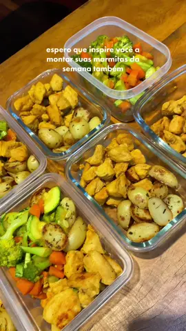 Marmitas da semana!  Essa semana preparei uma refeição prática e saudável: batata bolinha refogada na manteiga com orégano, frango em cubos temperado com mostarda e legumes refogados (abobrinha, cenoura e brócolis).  Agora é só aproveitar as refeições para a semana toda e ter mais tempo para os projetos, leitura e, claro, deixar o fogão sujo apenas uma vez! 😅 #organization #Lifestyle #marmitas #routine #fyp #cooking #kitchen #saudável 