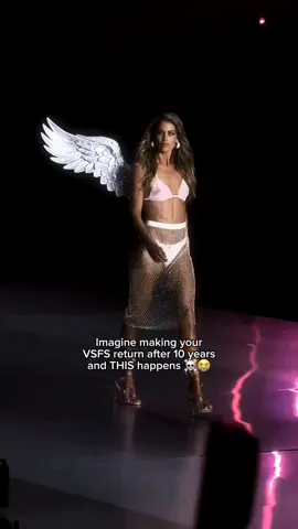 Doutzen Kroes having heel problems for Victoria's Secret Fashion Show 2024 #doutzenkroes  #fashion  #fyp  #VictoriasSecret 