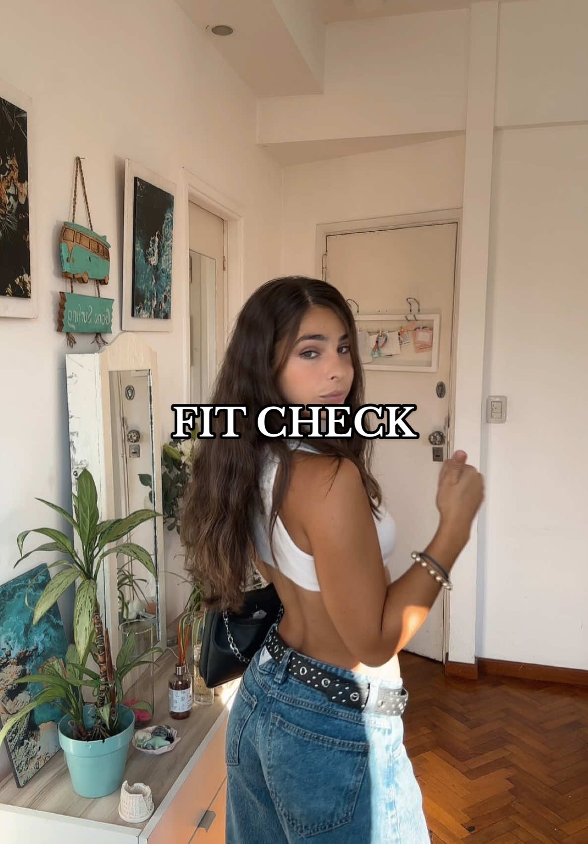 Outfit check antes de irme, el que adivina a donde estaba yendo lo sigo 😇