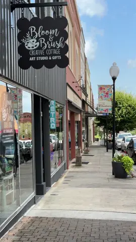 How to spend a day in📍North Wilkesboro, NC✨ #northwilkesboro #northwilkesboronc #ncbucketlist #daytrip #visitnc #ncinfluencer #ncgems #northcarolina #explorenc 