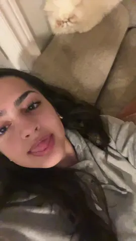 demi does