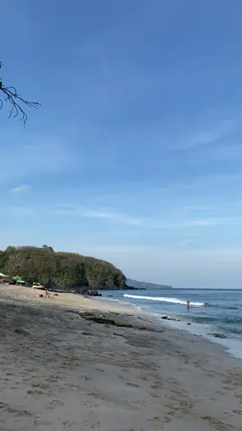 Pantai virgin Salah satu pantai yg masih bersih terbebas dari sampah.  #karangasembali #bali #virginbeach #bukitasah #fyp #balilife #fypdonggggggg #jalanbareng #fypシ゚viral #fypシ゚viral 
