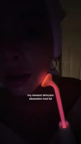 Honestly prefer to use in the dark so i can see the high frequency lol #skincare #skincaretools #highfrequency 