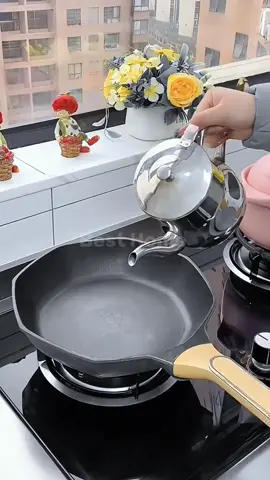 bekas minyak dgn penapis ni sangat berguna 😎  #bekasminyakmasak #barangdapur #tiktokmalaysia #racuntiktok 