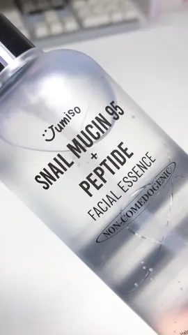 Em này hơi bị hot luôn, xài trên da siêu mướt và biết vì sao nó hot rồi đó 💖💖#skincare #jumiso #jumisovn #tinhchatocsen #skincareroutine #cangbongda #cangbongdahanquoc #xuhuong #fyp #gikiunbox 