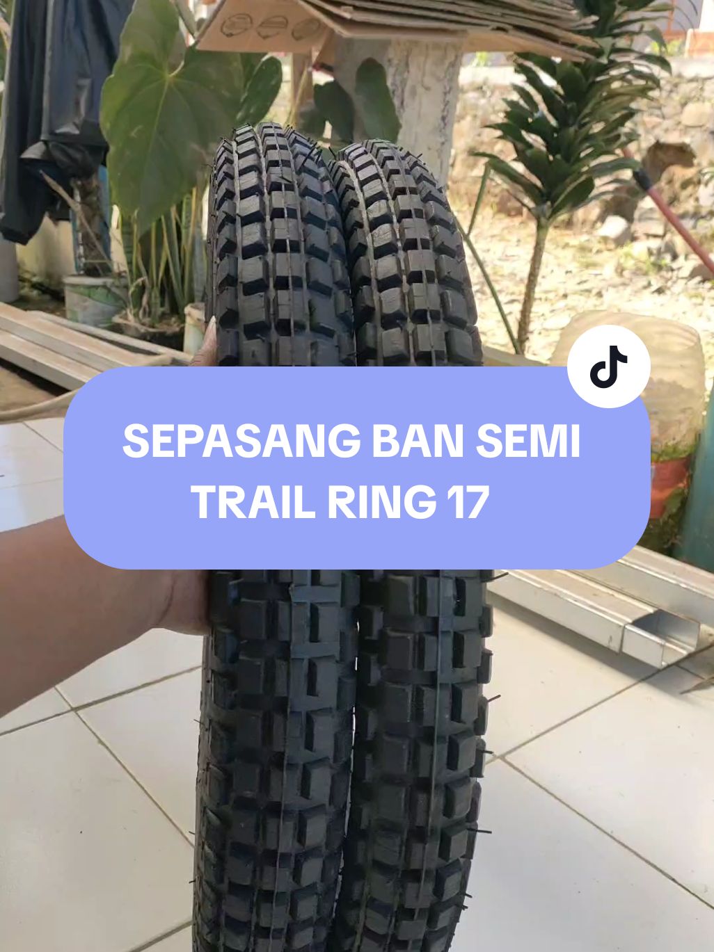 SEPASANG BAN SEMI TRAIL RING 17. Ban semi trail ini bisa dipasang di semua jenis motor bebek dengan ukuran velg ring 17. #banmotor #banmurah #bansemitrail #TikTokLIVE 