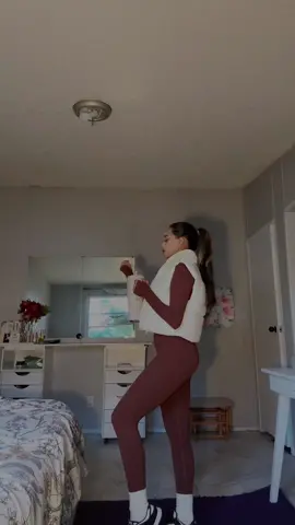 Quiero este mono en todos los colores lo amo 😍🤎🧦🍂✨🫶🏼#CapCut @MOOSLOVER.... #yogaflow #yogagirl #mooslover #fashion #beauty #tiktosshop 