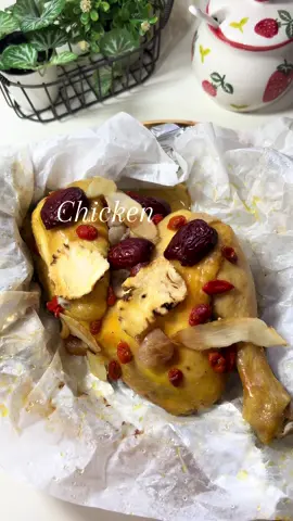 Meningkatkan Imun Tubuh ‼️  Ayam Kertas Bungkus Herbal Cina Chinese Herbal Paper Wrapper Chicken by@dada.tastes Bahan: 1/2 ekor ayam kampung/chicken 6 buah Angco/kurma merah/red dates 3 buah dang gui/angelica root Secukupnya Yu zhu/solomon's seal 8 buah longan kering/dried longan 1 sdm kici/goji berries  Baking  Aluminum foil Bumbui ayam/marinade chicken: Garam/salt Merica/pepper Kaldu bubuk/seasoning Bubuk dang gui/angelica roots powder ##asiancooking#masaksendiri#resepgampang#resepsimple ##tiktokfood#tiktokeat#ayamherbal 
