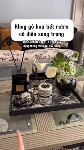Khay hoạ tiết retro vừa cổ điển vừa sang trọng và quý phái- giúp làm nổi bật ngôi nhà- giúp nhà trông sang trọng ấn tượng hơn rất nhiều- đặt trên bàn phòng khách đặt bình hoa- tinh dầu- hộp tăm hoặc hộp giấy nâng tầm sự cao cấp cho ngôi nhà bạn, kích thước 30*40cm nhé khách, đựng mỹ phẩm hoặc đựng trang sức đều rất đẹp