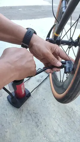 Pompa portable 4522L yang sudah mendapatkan adaptor dan pompa presta / schrader ,pompa yang bertekanan 80PSI ya guys #rekomendasi #maxxiebike #pompa #rockbros #xyzbca #portable #tiktok #hiburan 