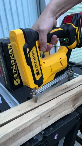 Trả lời @trung.kien.❤️20TN❤️ thân máy bắn đinh F30 chạy pin   Starker chân pin phổ thông #sungbandinhgo #maybandinhf30 #maybandinhgocamtay #sungbandinhpin #trannhua #trannhuanano#thachcao #tunhua