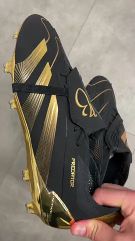 The new Jude Bellingham Predators available on Friday at the 18th of October 😍👌🏽 #footballtiktok #adidas #adidasfootball #bellingham #predator 
