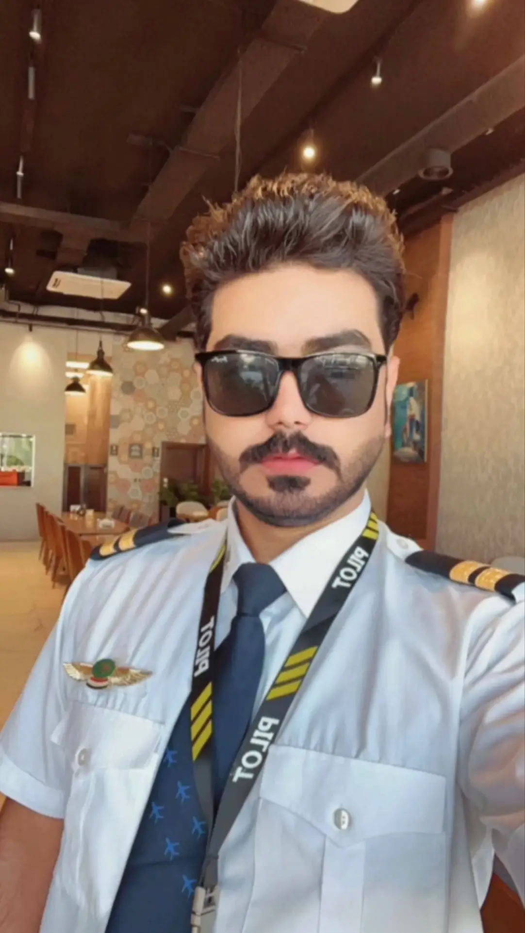 كابتن طيار 👨‍✈️❤️  #الخطوط_جوية_عراقية #طياره✈️ #fyp #fypシ #foryou #fypシ゚viral 
