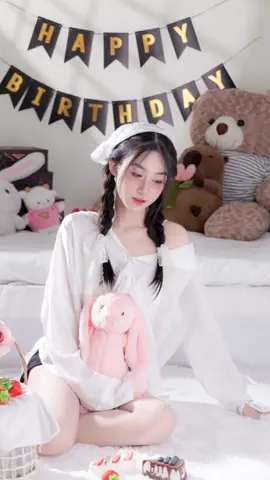 Một concept sinh nhật ngọt ngào trong trẻo có làm anh nhớ nhung 🥰  #Pinka #concept #chupanhconcept #chupanhcungpinka #chupanhsinhnhat #happybirthday #PINKA #reviewstudio #chupanhnangtho #pinkastudio #pinkaconcept #chupanhbeauty #hanoi 