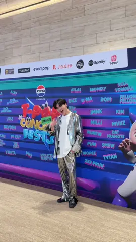 กล้วยเต้นแรงเกิน😡 #TPOP #กล้วยกรุงศรี #ชีวิตง่ายได้ทุกวัน #krungsri #KrungsriSimple #PEPSIpresentsTpopconcertfest3 #Tpopmart #Tpop