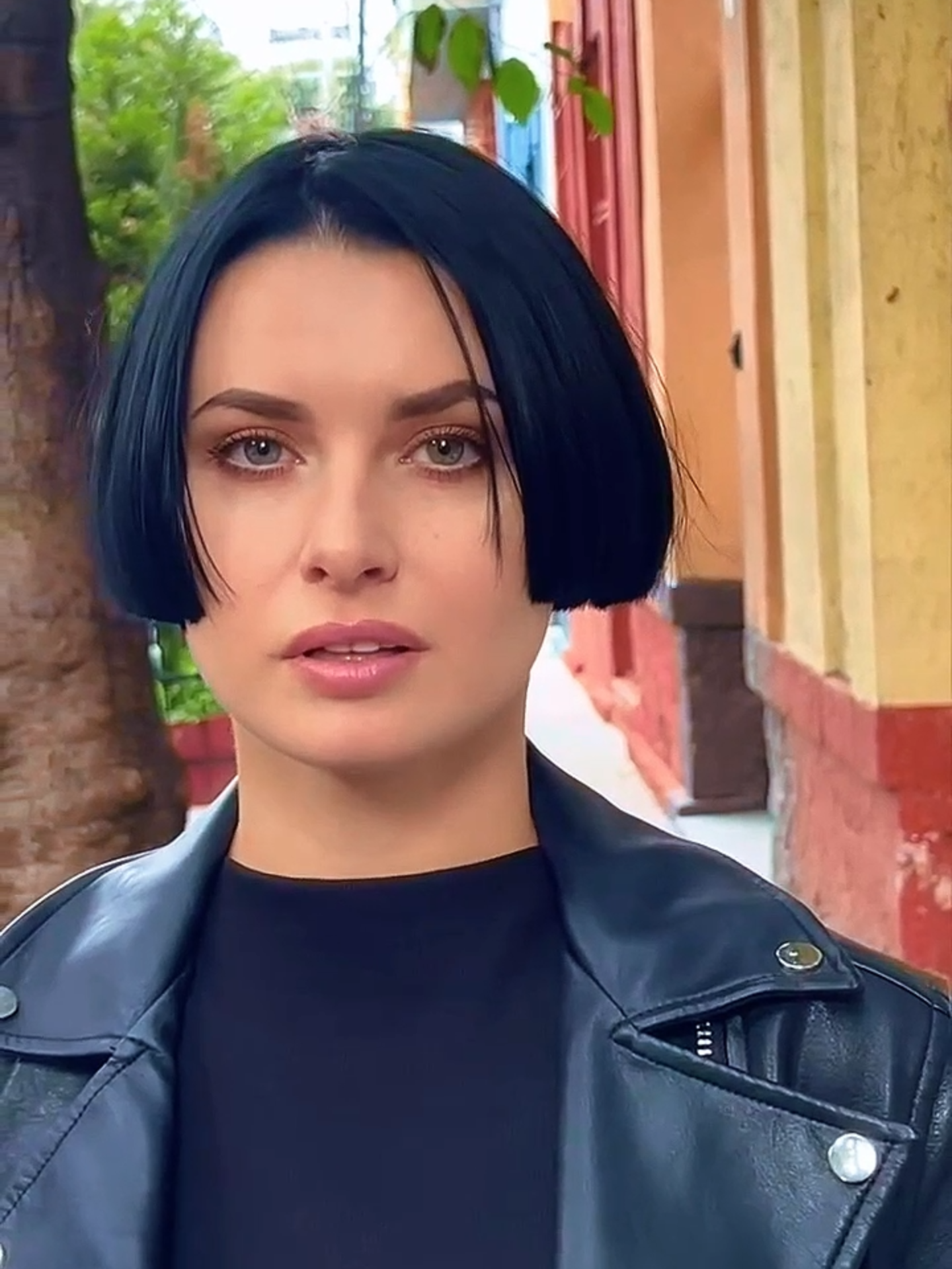 MICRO BOB is the new trend 🖤  Especially in black hair it looks so stylish and cute... Credit to beautiful @molchanchik666 😍 #blackbob #microbob #shorthair #cutebob #bobhaircut