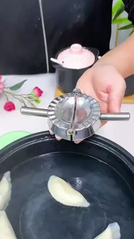 Stainless steel dumpling maker #fyp #tiktokmademebuyit #homefinds #amazonfinds 