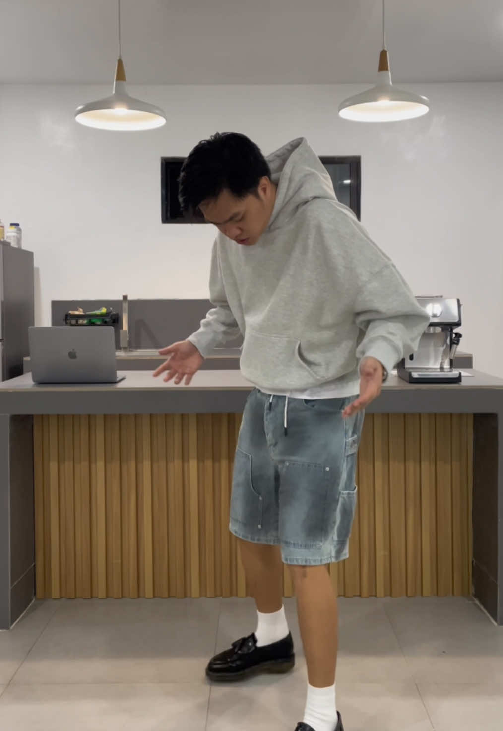 Solid na boxy cropped hoodie, highly recommended to 🙌🏽 #hoodie #cropped #fy #fyp 