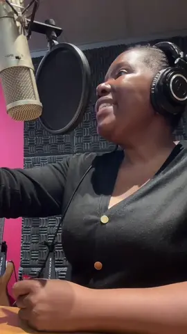 Come along with me to a voice-over session 🎧 I’ll be hosting a voice-over masterclass in November, keep an eye on my page for more details soon 💃🏽  #VoiceOverMasterclass #VoiceOverSession #VoiceOverArtist 