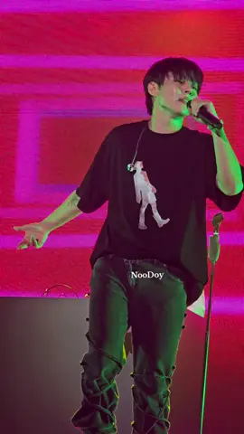 ถ้า sammy หล่อขนาดนี้จะ “Lazy” แล้วนะ 🥰 WOOSUNG WORLD TOUR ‘B4 WE DIE’ COMES TO BANGKOK 🇹🇭 🐺  #B4WEDIETourBKK  #B4WEDIETour  #TheRose  #WOOSUNG #อูซอง @WOOSUNG 