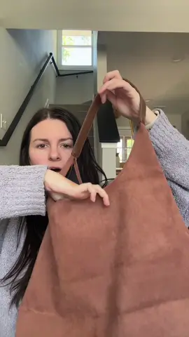 queen of falling victim to an instagram ad 😂 @marbellaclo  #fallbag #suedebag #unboxing #fallpurse #fallfashiontrends 