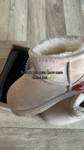 The black teddy ones😫 I need to find them in my size!!😂😂 #toddler #toddlershoes #toddlerboots #toddlermum #girlmum #autumn #fall #falloutfits #autumnoutfits 