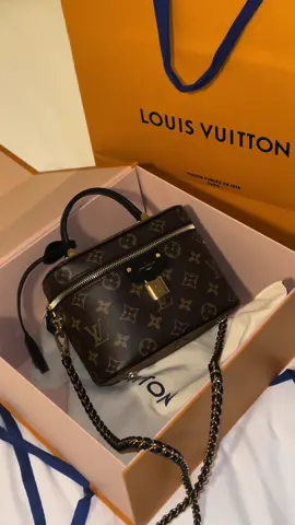 my new baby 😍 #fyp #louisvuittonbag #paris 