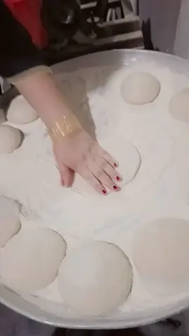 #تصوير_سنابي_يومياتي #بنيه#تخبز #على #تنورة #تصويري #خبز #عراقي #🥰😍 