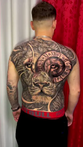 Fechamento de costas Leão #tattoorealismo #realismotattoo #trendingvideo #trendingtiktok #realismopretoecinza #tattoobrasil #tatuagemrealista #tattoofechamento #fechamentotattoo #trending 