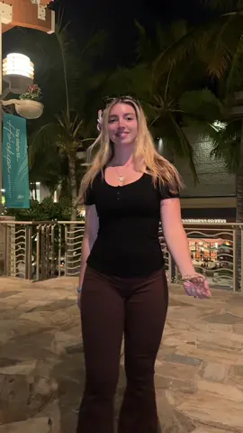 Bet youll never guess where i ammmm 🤩 #fyp #viral #vacay #baecation #bop #trend #dance #gymgirl #fakebodyy⚠️ 