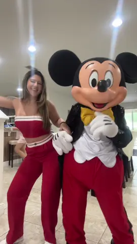 Do nada eu e o Mickey ❤️✨