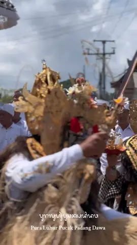 mejaba kuta 🌺 . sugra pakulun ide ratu sakti dasa muka 🙏 . . . #mejabakuta  #puraluhurpucakpadangdawa 