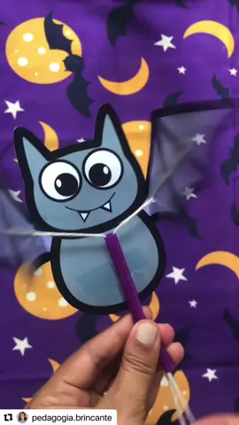 #Repost @pedagogia.brincante with @use.repost ・・・ 🦇✨ O Morceguinho Voador chegou para deixar o Halloween das crianças ainda mais divertido! Com um canudinho, barbante e um toque de criatividade.✅ Vamos brincar e aprender com muita magia e diversão nesse Halloween! 💜 💡SIGA A @pedagogia.brincante para ficar por dentro das nossas novidades! Até a proxima.✨ #halloween #recursosinterativos #atividadesdivertidas #brincante #professoralange #halloweennaescola #halloweenemcasa #diversão #brincar #criatividades 