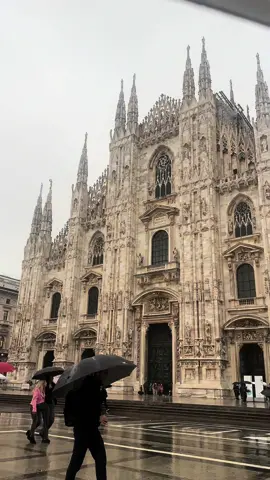 #انترلاكن_سويسرا🇨🇭 #ايطالي #ساحة_الدومو_ايطاليا #الدومو_ميلانو #الدومو #ميلان #ميلانو #سويسرا #explore #foryou #virla #fyp 