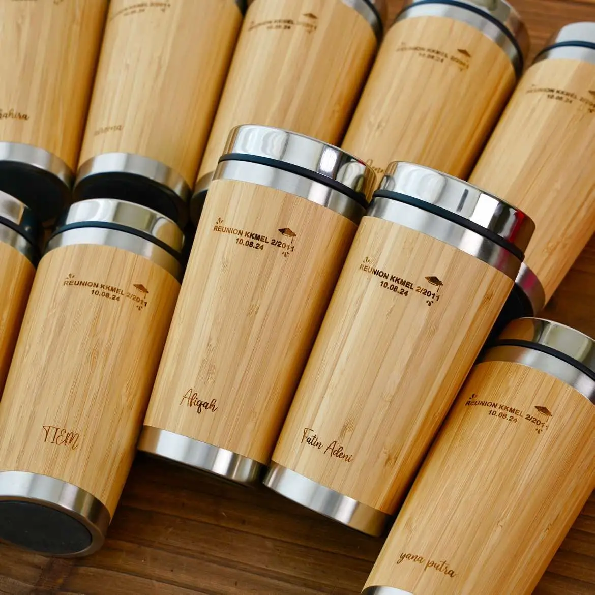 Take your coffee on the go with our Personalized Bamboo Travel Mug! 🌱✨Eco-friendly and uniquely yours, this tumbler combines sustainability with style. Make every sip a personal statement while caring for the planet!🌏💚 #corporategift #personalisedgift #giftingideas #ecofriendly #malaysia #bulkorder #giftshop #bambootumbler 