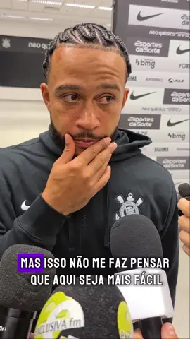@Memphis Depay acha que o futebol brasileiro é mais fácil? Veja o que o atacante do @Corinthians fslou na zona mista depois da vitória do Timão por 5x2 diante do Athletico-PR. #CapCut #entrevistacorinthians #timão #noticiascorinthians #coringao #timao #fut #futebol2024 #corinthians #futebol #brasileirao 