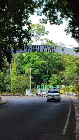 Suasana jalanan Subang - Bandung siang ini (18/10/2024) pukul 14.00 WIB pasca kejadian kecelakaan truk kemarin