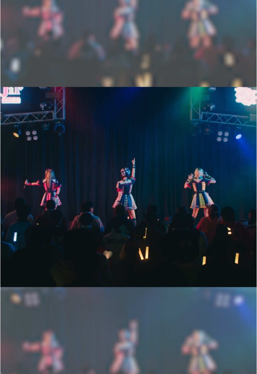 🌟#B小町 ライブパフォーマンス映像公開🌟「我ら完全無敵のアイドル‼︎」初ステージJIF(ジャパン・アイドル・フェス)のパフォーマンスをお届け🎤 ㅤ ❤️ルビー(#齊藤なぎさ) 🤍かな(#原菜乃華) 💛MEMちょ(#あの) 🎀11/28(木)ドラマシリーズ配信 🎬12/20(金)劇場公開 #推しの子 #推しの子実写#oshinoko  