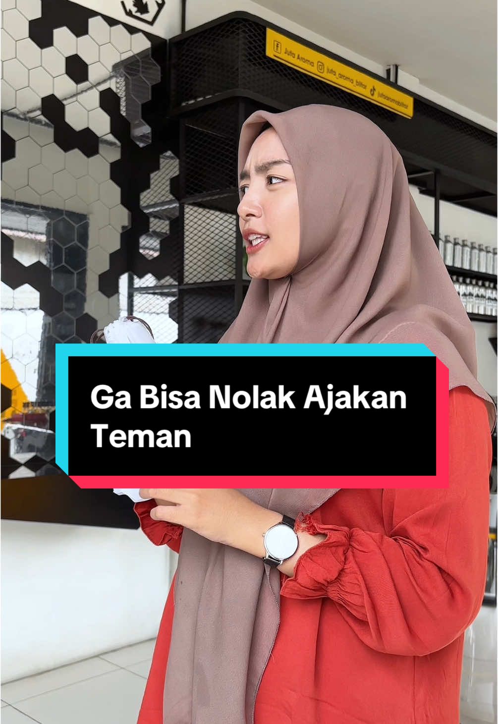 Kalo kaya gini gimana bisa hemat guys?? 😆 #kontenhiburan #komedi #funnyvideos #jutaaromablitar #hiburansemata #tiktoklucu #blitar24jam #infoblitar #kontenlucu #parfumtiktok #parfumblitar #parfumviral #parfumrecomended #tiktokviral #funny 