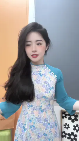 Kêu Học sinh quay video để 20/10 chúc các bà, các mẹ, các chị mà không chịu. Vậy để tui tự quay☹️ #CapCut #tiktok #trending #aodai #tinhyeu #hocsinh #20thang10 