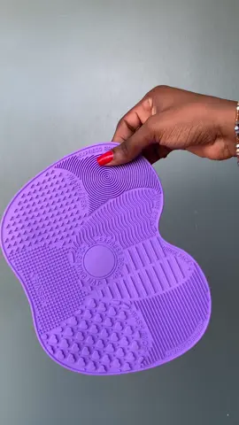 Scrub away the makeup buildup with ease!,give your brushes the deep clean they deserve. 🖌️💧 Our silicone makeup scrubber is convenient tool for cleaning your makeup brushes🧽🧽 Silicone Flat Brush Mat Made of high quality, durable silicone. Easy to carry, suitable for home use and travel  Available in pink, Purple, and Black Price:N4500 Send a DM to order or shop on our website www.littlemiss.com.ng.  Immediate same day delivery available within Lagos and Abuja (other states 3-5 working days)  Order now via Dm or the website.  #lagosaccessories #abujaaccessoriesstore #abujaaccessories #lagosaccessories #lagosaccessoriesstore #SiliconeBrushScrubber #BrushScrubber #MakeupBrushCleaner #SiliconeScrubber #MakeupTools #BrushCleaning #MakeupEssentials #CleanBeauty #beautytoolshop 