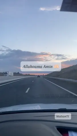 Prière sur le prophète :  Allâhumma salli `alâ muhammad, wa `alâ âli muhammad, kamâ sallayta `alâ âli ibrâhîm, wa bârik `alâ muhammad, wa `alâ âli muhammad kamâ bârakta `alâ âli ibrâhîm fil-`âlamîn innaka hamîdun majîd.    Ô Allah ! prie sur Mohammed et sur la famille de Mohammed comme Tu as prié sur la famille d’Ibrahim, et bénis Mohammed et la famille de Mohammed comme Tu as béni la famille d’Ibrahim dans les mondes, Tu es certes le Très Digne de louanges, le Glorieux. » Et Allah sait mieux.                                         #🤲🏻🤲🏻🤲🏻🤲🏻🌹🌹🌹🌹🌹🕋 #allahuakbar #muslim #islam #coran #priere 