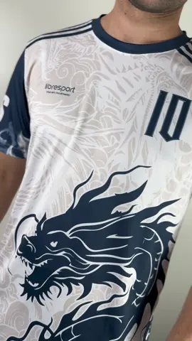 Camiseta para Interclasse, com tema de Dragão ✨🌟 ficouuu linda, não acham? Boraaa montar a sua!! #uniformepersonalizado #jogosescolares #camiseta #camisetapersonalizada #interclasse #ensinomedio #terceirao2024 #terceirao #dryfit #fyp #2024 #kitesportivo #uniformeesportivo #estilonoesporte
