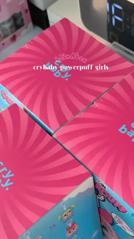 Lần đầu quay mở blindbox còn nhìu bỡ ngỡ và hồi hộp qá mấy bà oii😭😭😭 #unbox #unboxing #blindbox #popmart #crybaby #crybabyxpowerpuffsgirls #popmartblindbox #foryou #fyp #viral #trending 