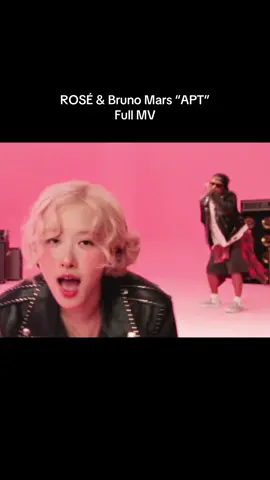 I definitely got better at the end. I feel like she experimented with this a LOT. The MV is so unserious😭#rosé#parkchaeyoung#bruno#brunomars#collab#apt#mv#fy#fyp#fypシ#viral#viralvideo#xyzbca#mv#parkrosé#theblacklabel#comeback#newsong#western#rock 