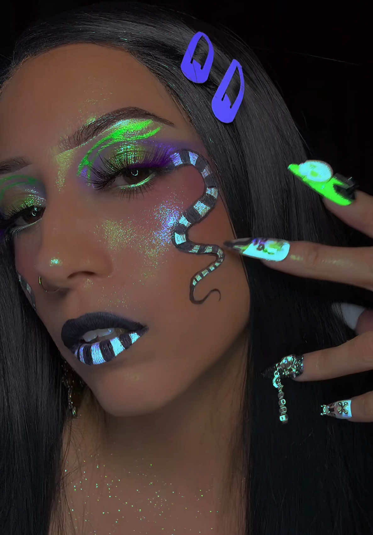 Day O #BeetlejuiceNails #BeetlejuiceMakeUp #BeetlejuiceBeetlejuice #princessjasminemua #halloween #Beetlejuice 