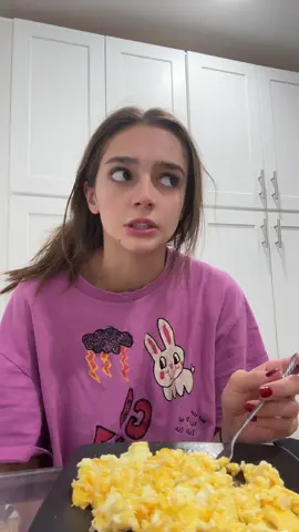 It feels like im sucking on my fork if i dont bite it 