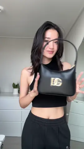gahhhhh got my first Dolce & Gabbana bag and she’s a cutie 🖤 #shoulderbag #unboxing #dolcegabbana #luxurybag 