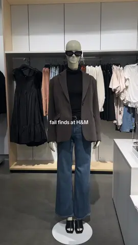 saw the suede trench & said ur coming home with meeee 🧥 #hm #hmfinds #shopping #shoppinghaul #fallstyle #fallfashion @H&M 